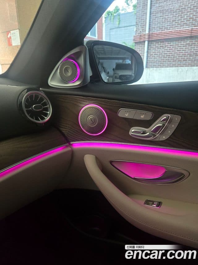 Mercedes-Benz E-Class 2022 — Фото 12/18