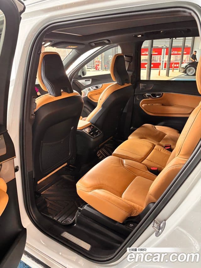 Volvo XC90 2023 — Фото 10/13