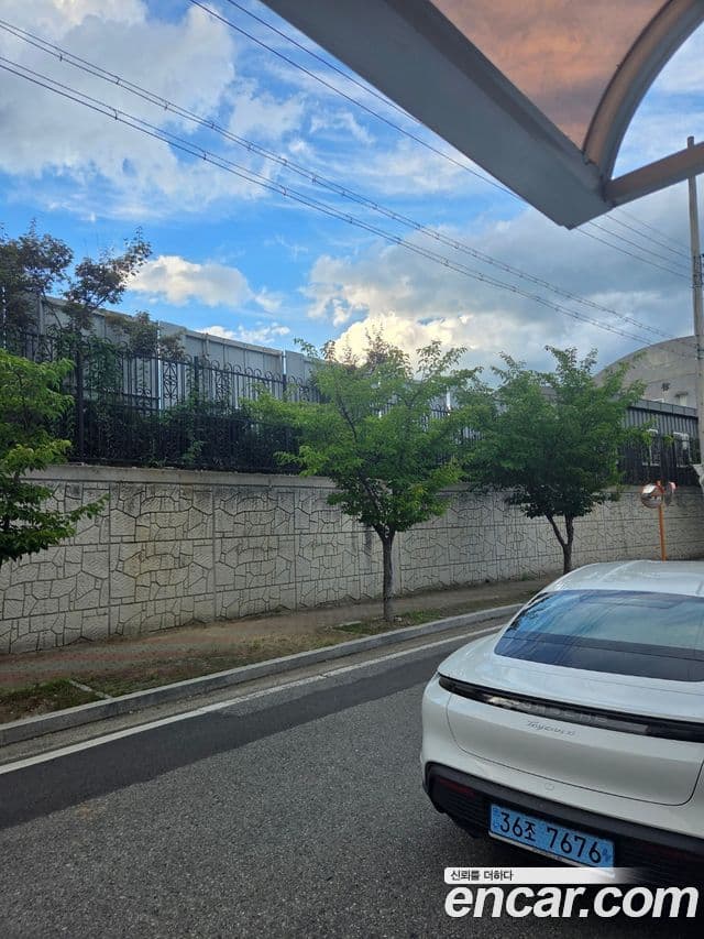 Porsche Taycan 2025 — Photo 11/14