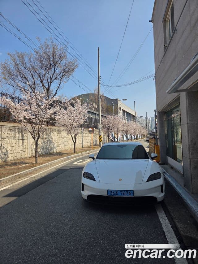 Porsche Taycan 2025 — Photo 14/14