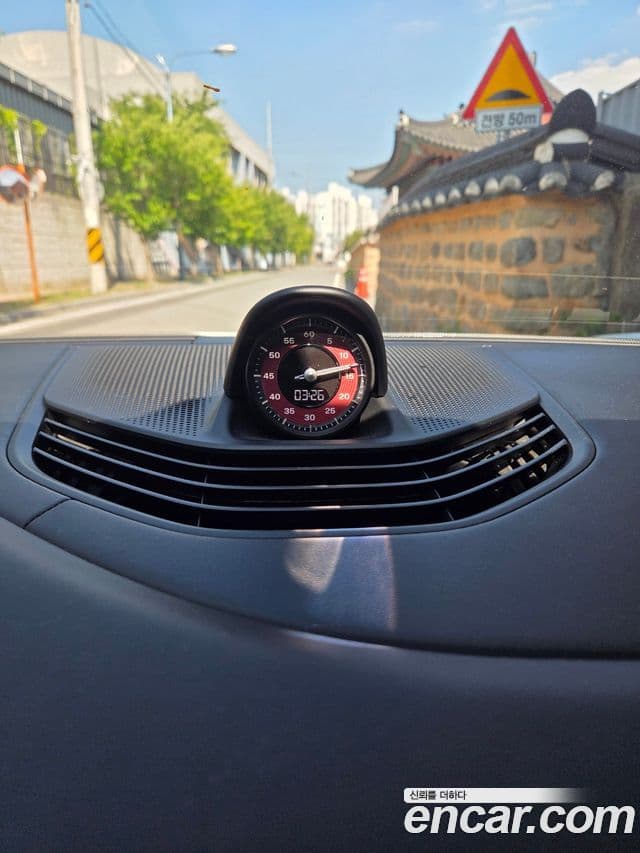 Porsche Taycan 2025 — Photo 9/14