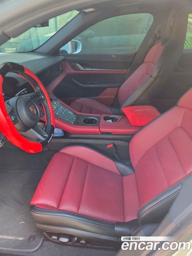 Porsche Taycan 2025 — Photo 12/14