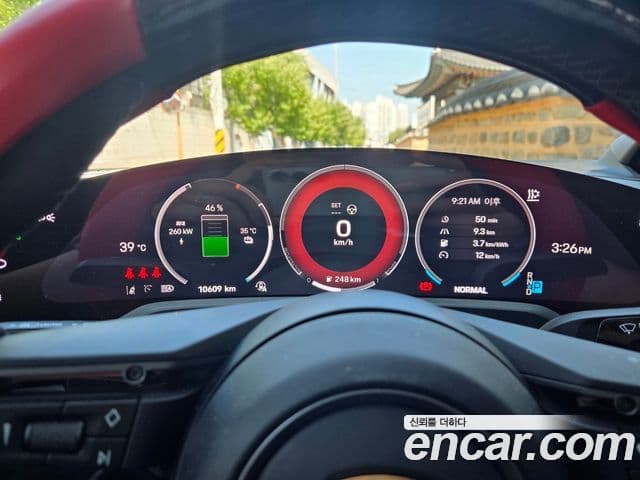 Porsche Taycan 2025 — Photo 7/14