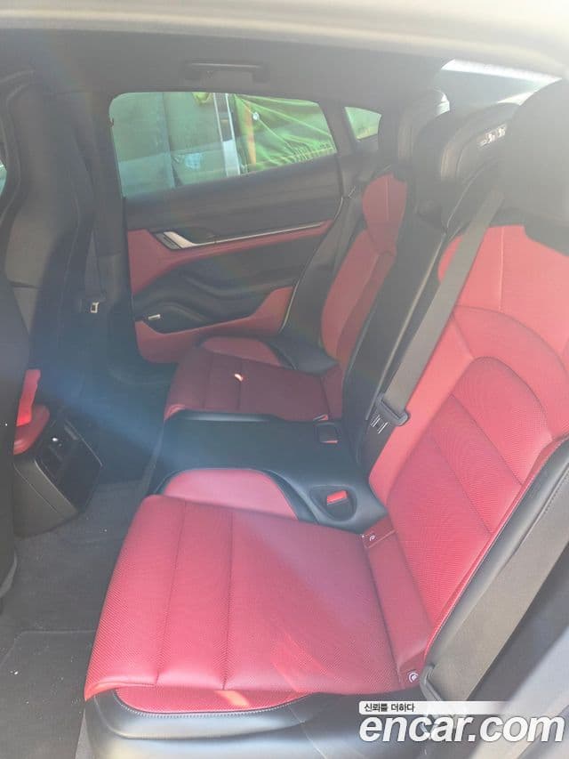 Porsche Taycan 2025 — Photo 6/14