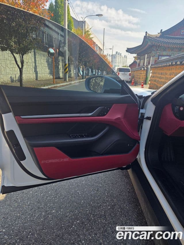 Porsche Taycan 2025 — Photo 8/14