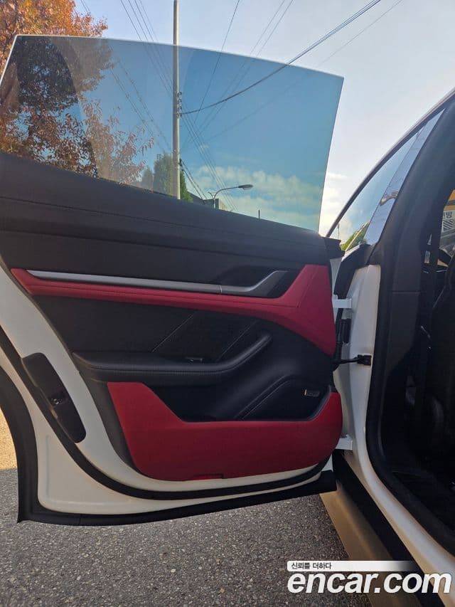 Porsche Taycan 2025 — Photo 10/14