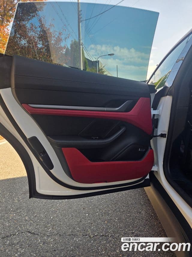 Porsche Taycan 2025 — Photo 13/14