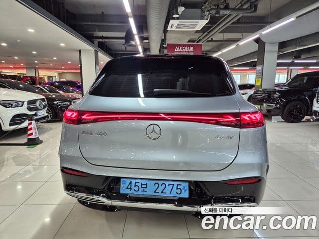 Mercedes-Benz EQS SUV 2023 — Photo 8/20