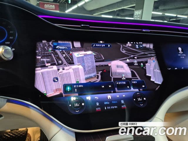 Mercedes-Benz EQS SUV 2023 — Photo 9/20