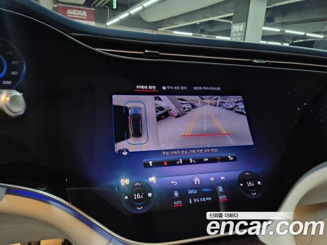Mercedes-Benz EQS SUV 2023 — Photo 12/20