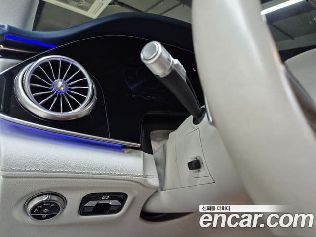 Mercedes-Benz EQS SUV 2023 — Photo 16/20