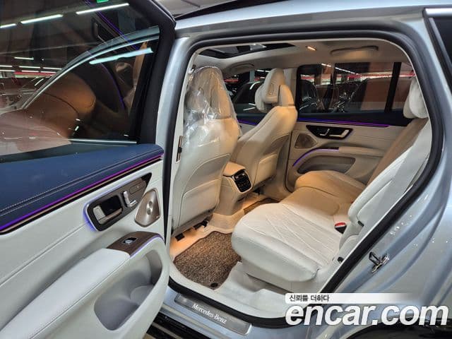Mercedes-Benz EQS SUV 2023 — Photo 6/20