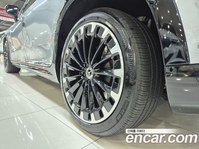 Mercedes-Benz EQS SUV 2023 — Photo 11/20