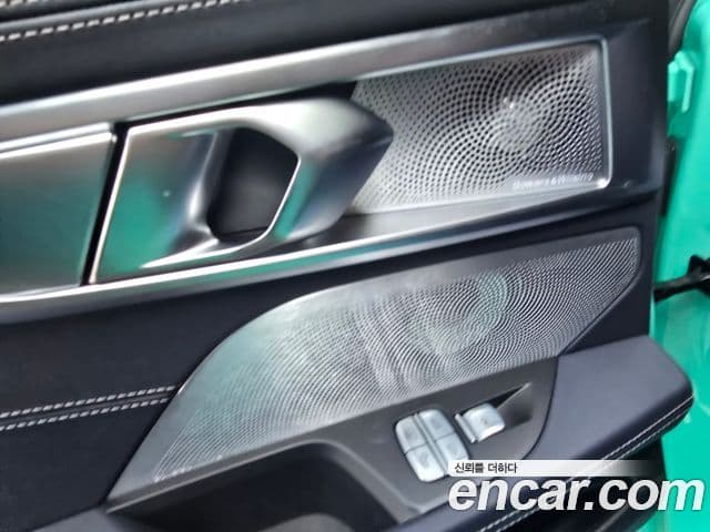 BMW 8 Series 2024 — Photo 13/14