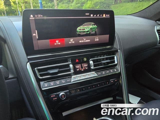 BMW 8 Series 2024 — Photo 6/14
