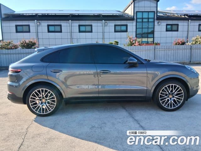 Porsche Cayenne 2022 — ფოტო 10/17