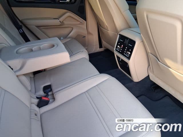 Porsche Cayenne 2022 — ფოტო 12/17