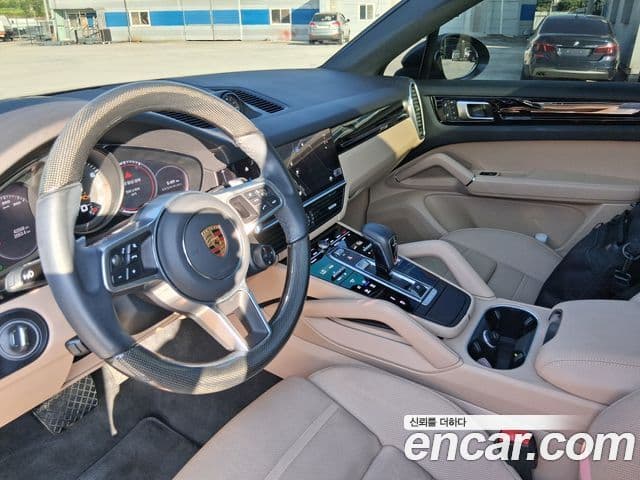 Porsche Cayenne 2022 — ფოტო 14/17