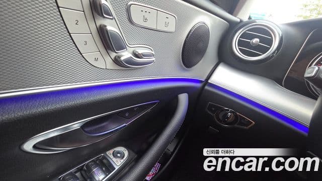 Mercedes-Benz E-Class 2019 — Фото 12/20