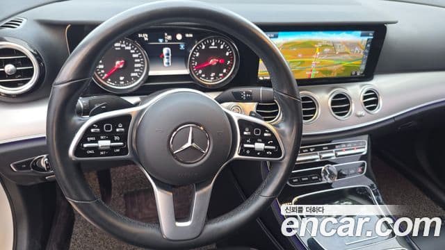 Mercedes-Benz E-Class 2019 — Фото 13/20