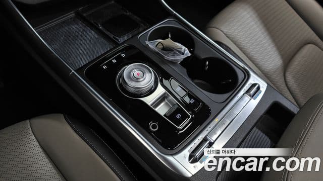 Kia Carnival 2024 — Фото 8/20