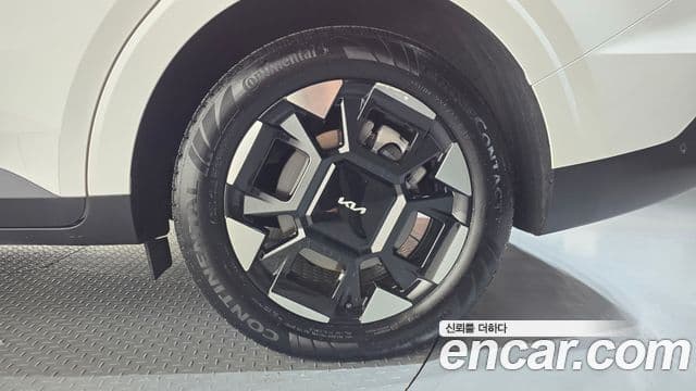 Kia Carnival 2024 — ფოტო 23/40