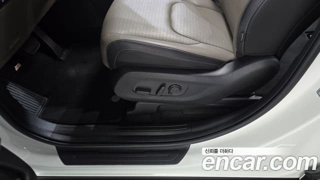 Kia Carnival 2024 — ფოტო 19/40