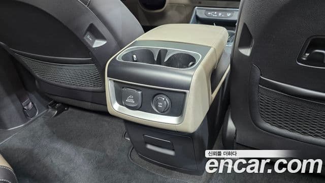 Kia Carnival 2024 — ფოტო 30/40