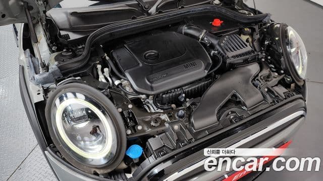 Mini Cooper 2021 — ფოტო 28/33