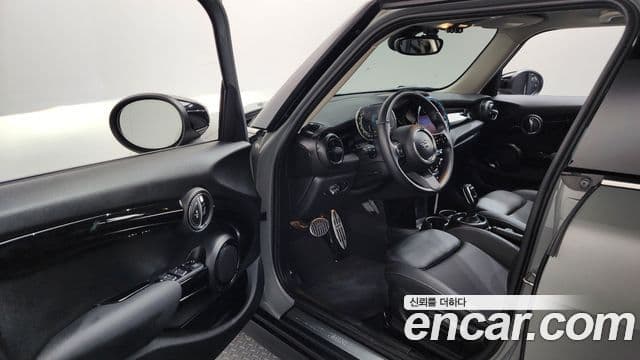 Mini Cooper 2021 — ფოტო 7/33