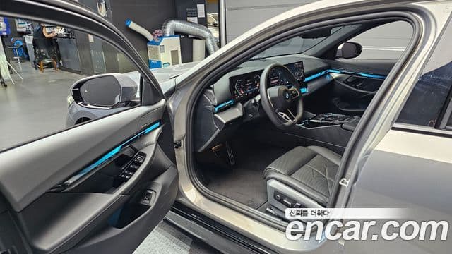 BMW 5 Series 2025 — Photo 27/32