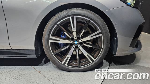 BMW 5 Series 2025 — Photo 7/32