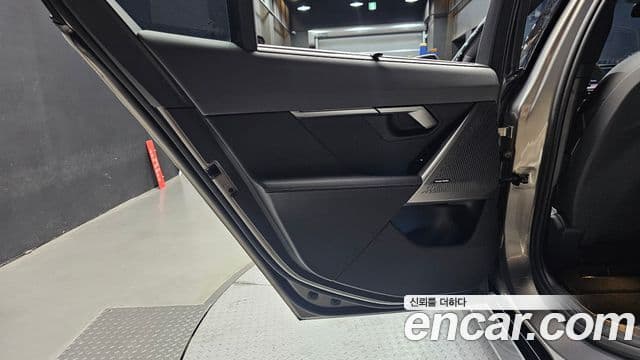 BMW 5 Series 2025 — Photo 17/32
