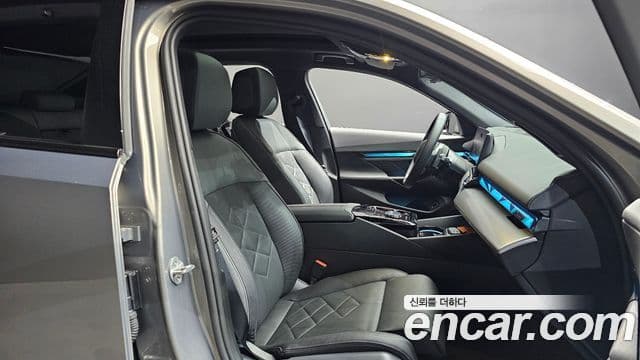 BMW 5 Series 2025 — Photo 25/32