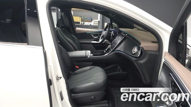 Mercedes-Benz EQE SUV 2023 — ფოტო 27/34