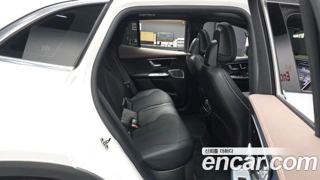 Mercedes-Benz EQE SUV 2023 — ფოტო 7/34