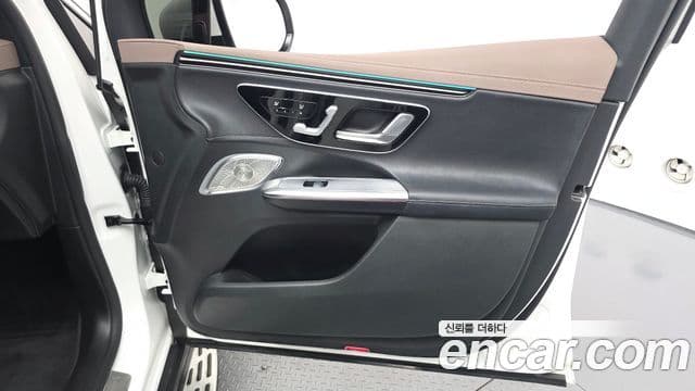 Mercedes-Benz EQE SUV 2023 — ფოტო 26/34