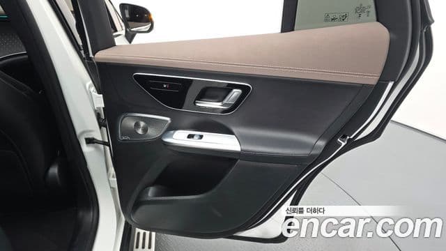 Mercedes-Benz EQE SUV 2023 — ფოტო 18/34