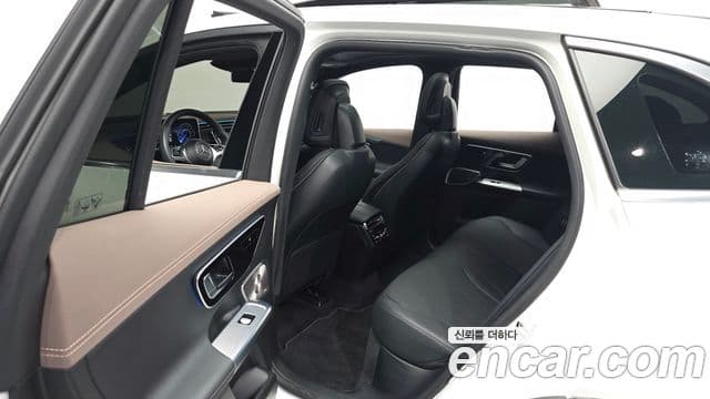 Mercedes-Benz EQE SUV 2023 — ფოტო 19/34