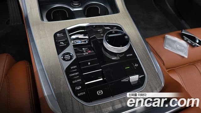 BMW X7 2024 — Photo 25/31