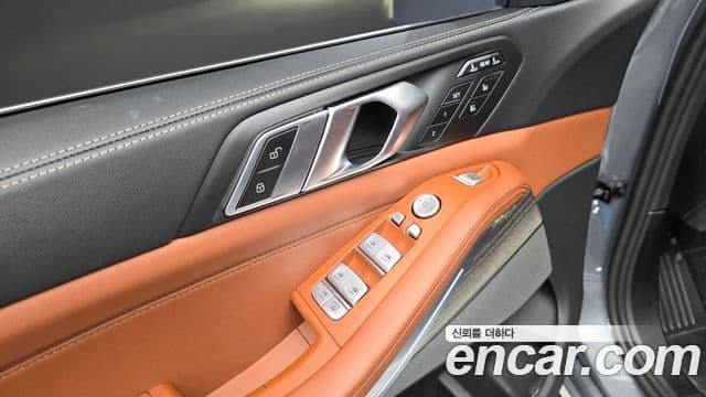 BMW X7 2024 — Photo 18/31