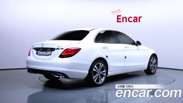 Mercedes-Benz C-Class 2021 — Photo 4/33