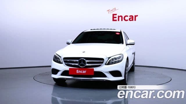 Mercedes-Benz C-Class 2021 — Photo 2/33