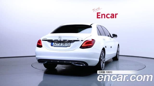 Mercedes-Benz C-Class 2021 — Photo 25/33