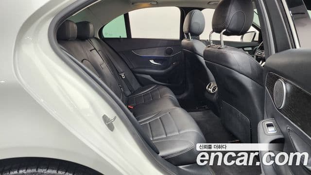 Mercedes-Benz C-Class 2021 — Photo 15/33