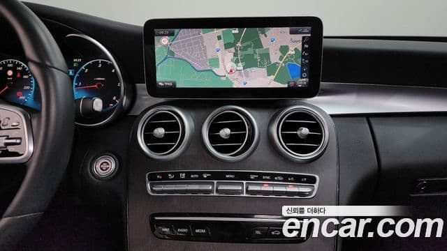 Mercedes-Benz C-Class 2021 — Photo 29/33