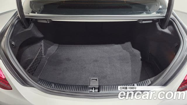 Mercedes-Benz C-Class 2021 — Photo 30/33