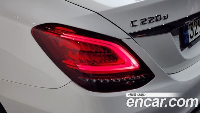 Mercedes-Benz C-Class 2021 — Photo 3/33