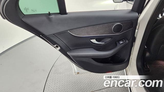 Mercedes-Benz C-Class 2021 — Photo 11/33