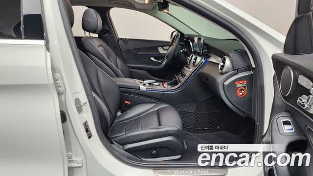 Mercedes-Benz C-Class 2021 — Photo 8/33
